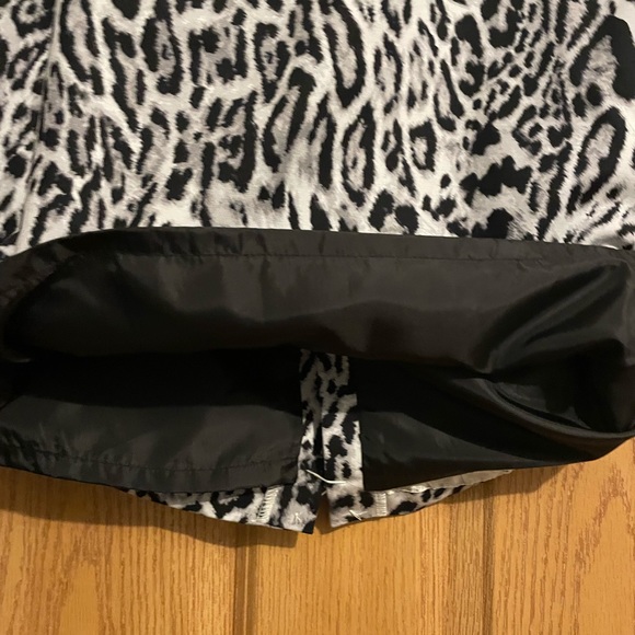 Leopard print skirt - Picture 2 of 3